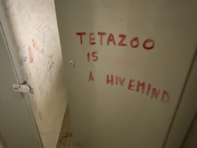 picture of a putz bathroom that reads "tetazoo is a hivemind"